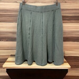 Horny Toad Green
Solid Skirt size M
